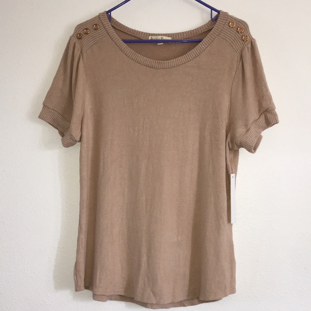 Women's short sleeve top with gold buttons